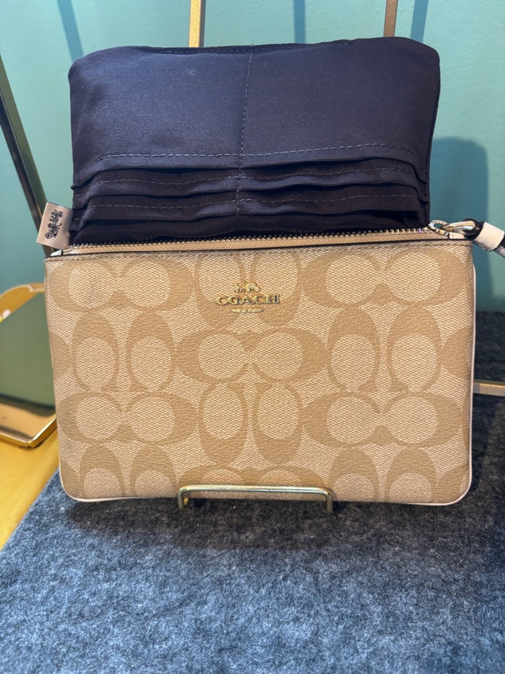 Coach wristlet - Picture 3 of 3